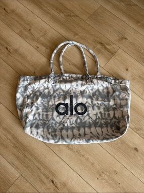 ALO Yoga Tie-Dye Canvas Tote in Gray and White